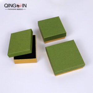 Gift box with lid