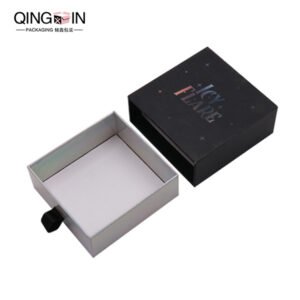 Gift box with lid